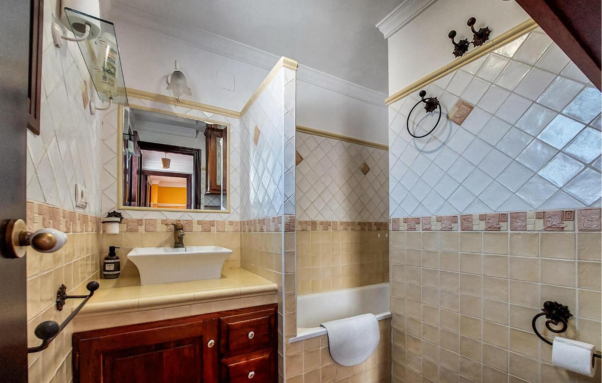 2 Bedroom Cozy Home In غراثاليما المظهر الخارجي الصورة